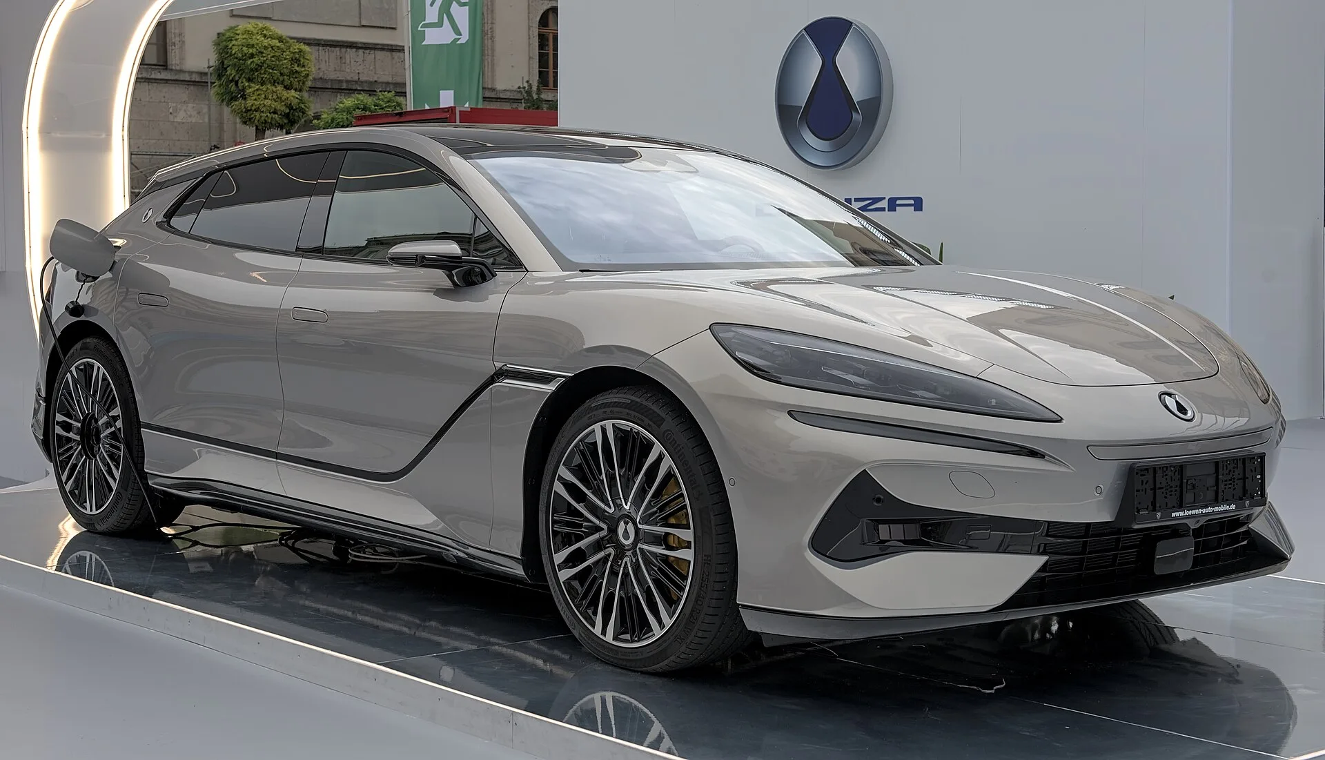 Denza Z9