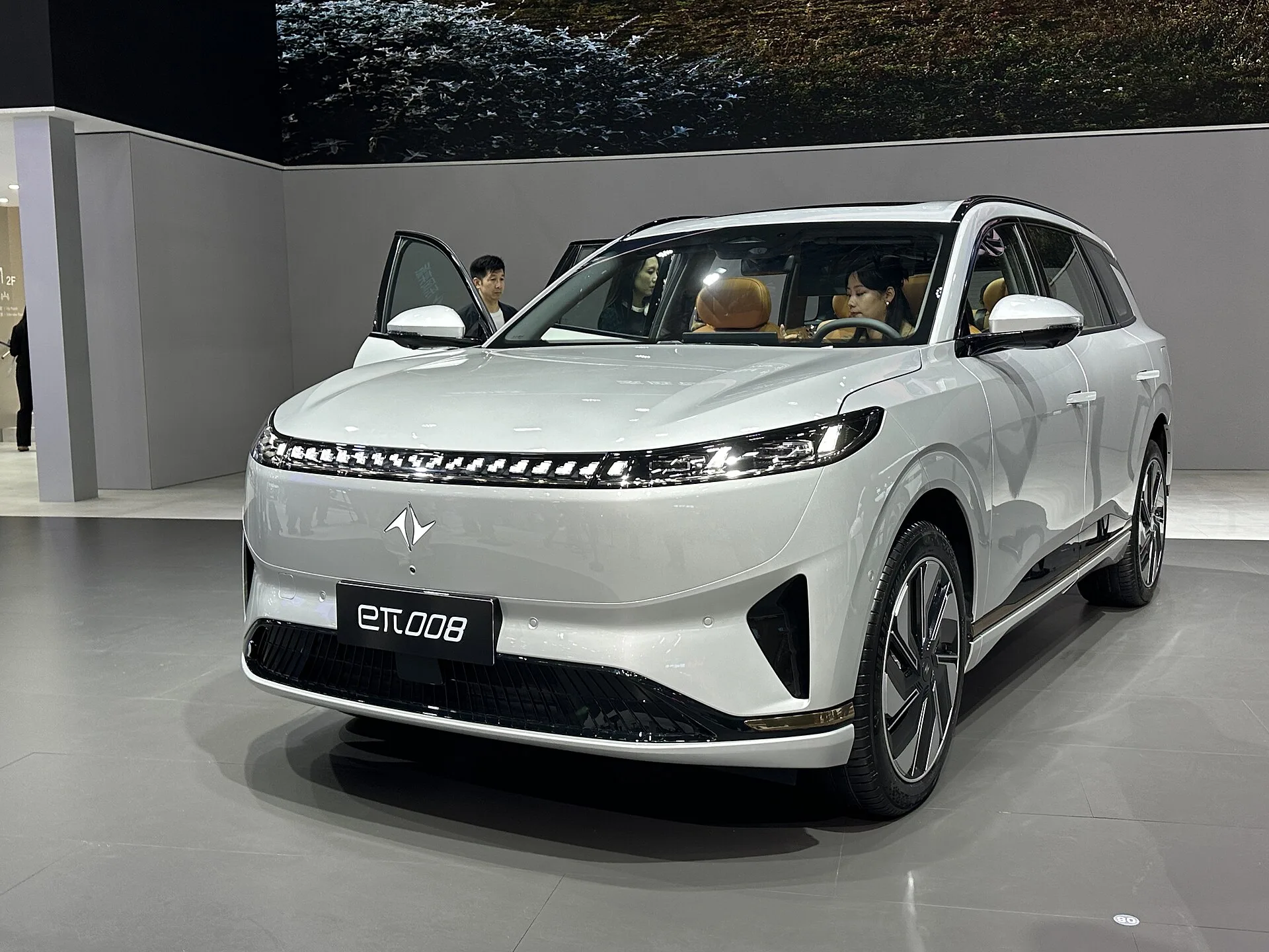 Dongfeng eπ 008