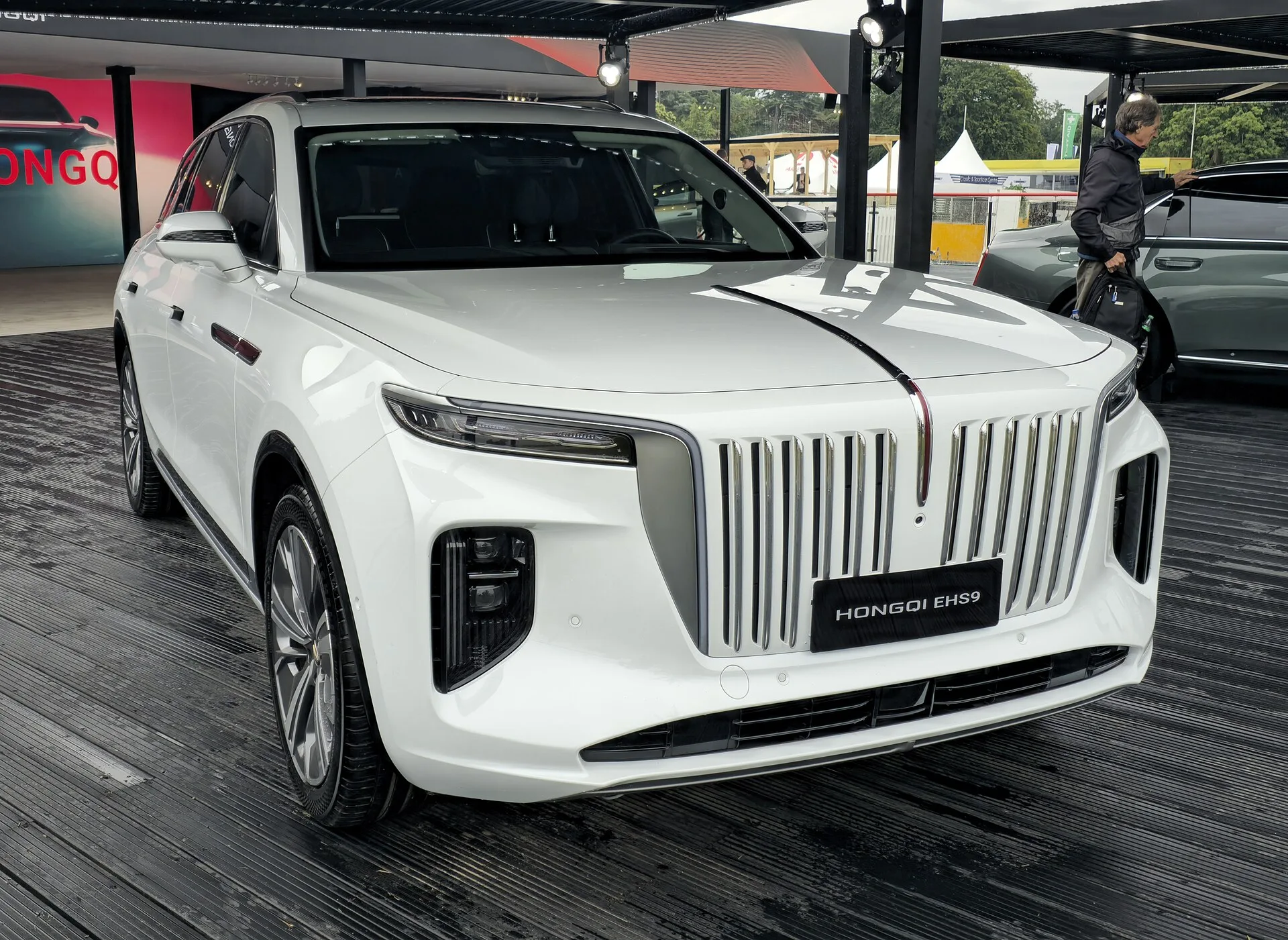 Hongqi E-HS9