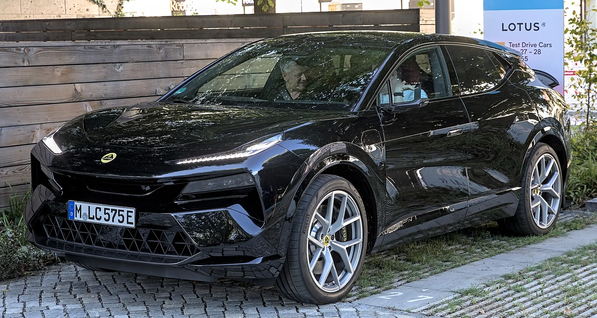 Lotus Eletre