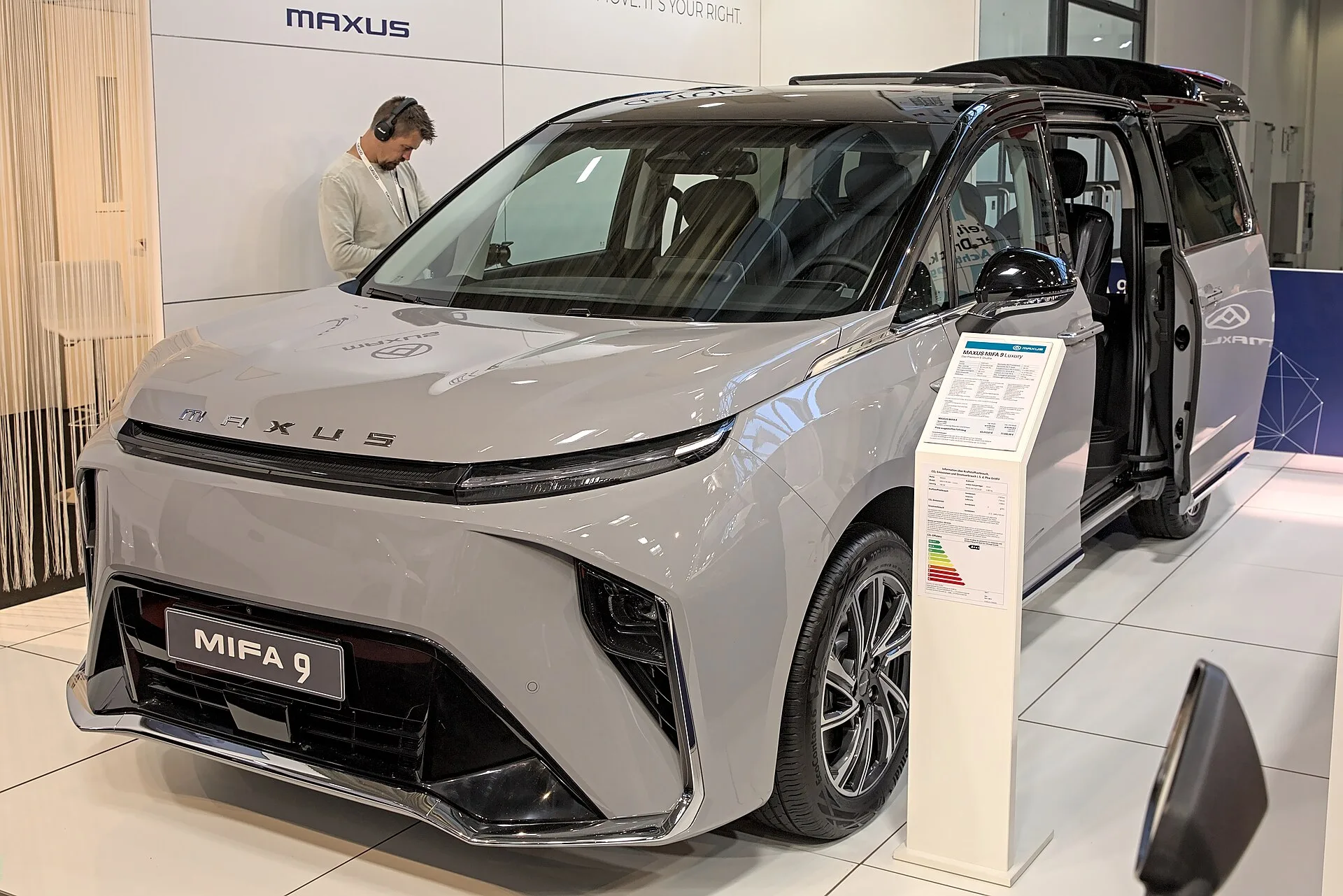 Maxus MIFA 9