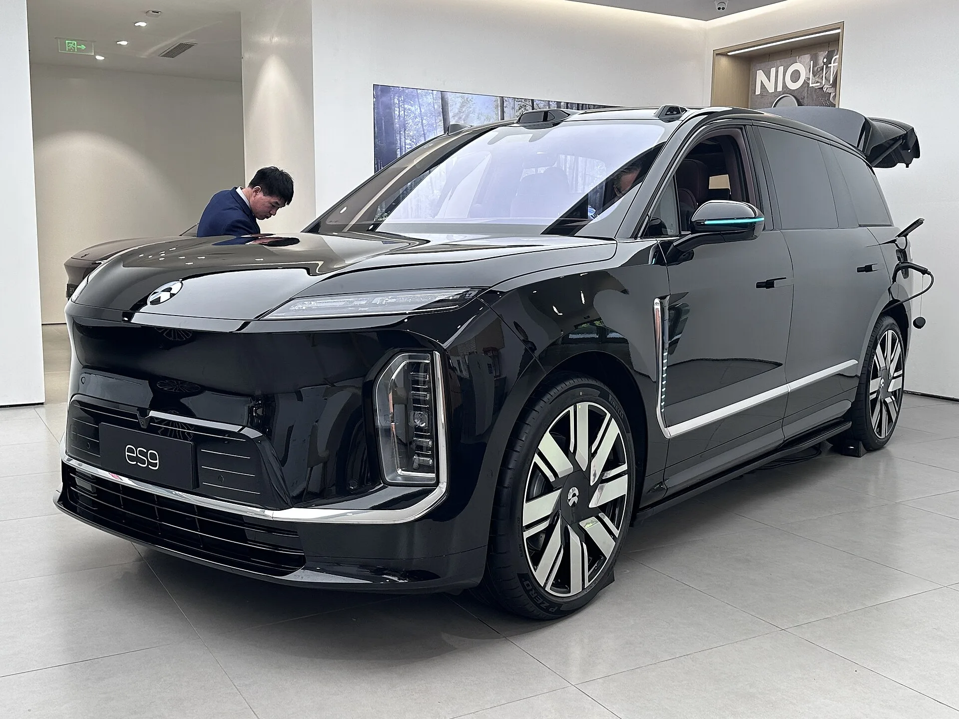 NIO ES9